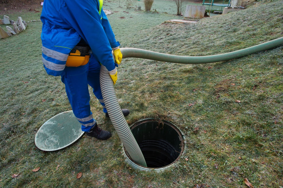 Cleaning septic tank